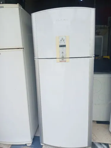 Vendo geladeira fucionamd perfeitamente 110v entrego
