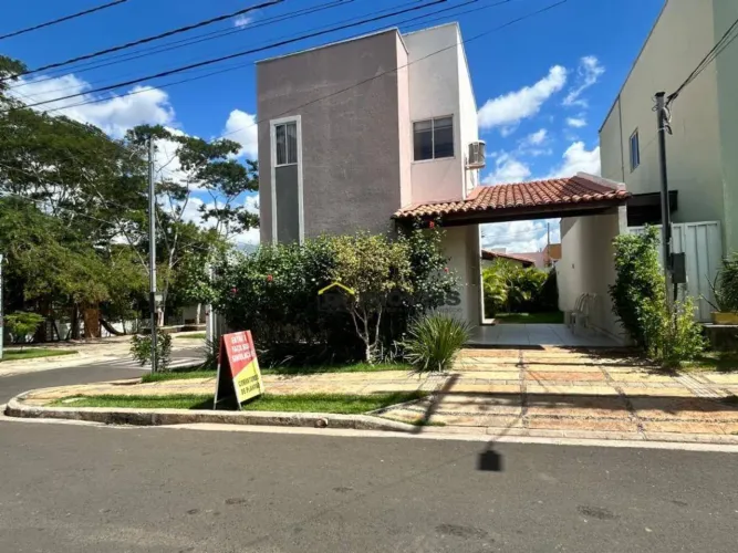Casa Duplex com 03 Quartos à Venda no Condomínio Jardins di Roma  Bairro Pedra Mole