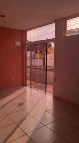Sala Comercial com 18m², no centro de Iperó, ideal para pequenos negócios.