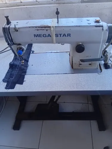Máquina de costurar industrial 