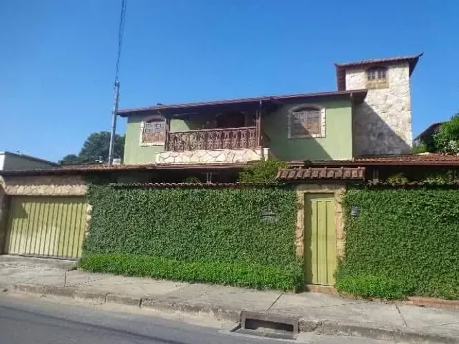 Alugo excelente casa