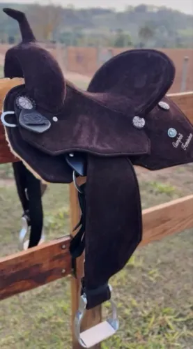 Sela Neoprene Premium Aba Quadrada Cavalaria Tambor e Baliza Marrom
