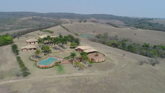 Fazenda 315 Alqueires, Rica em Água com Lagos, Casa Sede com 2500m2, 13 Suítes, 5 Suítes c