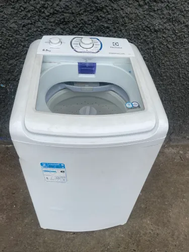Máquina de lavar Electrolux 8,5 kg funcionando