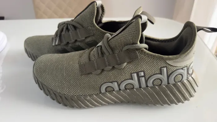 Tênis adidas Chappier verde número 42
