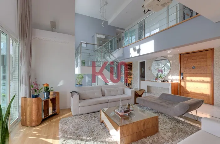 Cobertura de luxo com 4 suítes e 6 vagas de garagem no Cambuci, São Paulo-SP!