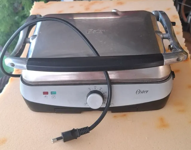 Grill Oster multiuso
