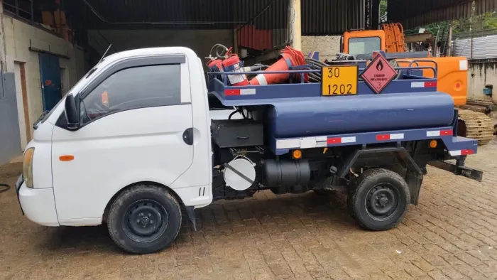 Hunday hr. Camionete tanque diesel ano 2008.  400 mil km tanque 1500 litros com bomba 