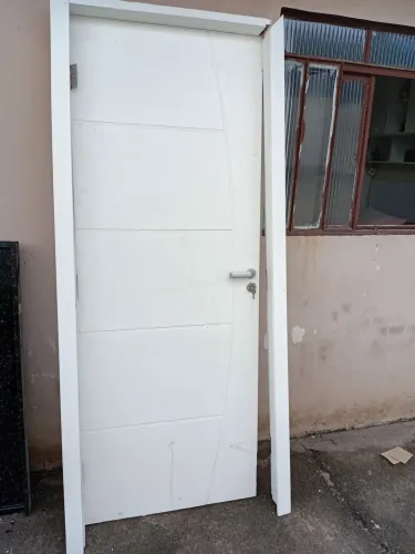 Porta de madeira completo
