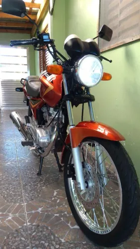 Titan 150 edição especial..