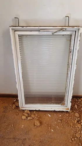 Janela basculante com vidro 1,00 x 0,65