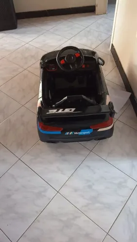 Carro elétrico infantil