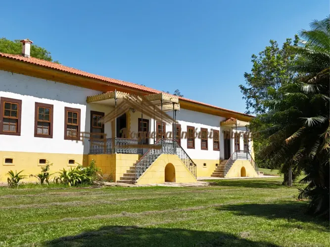 Fazenda com maravilhosa casa centenária na região de Porto Feliz-SP