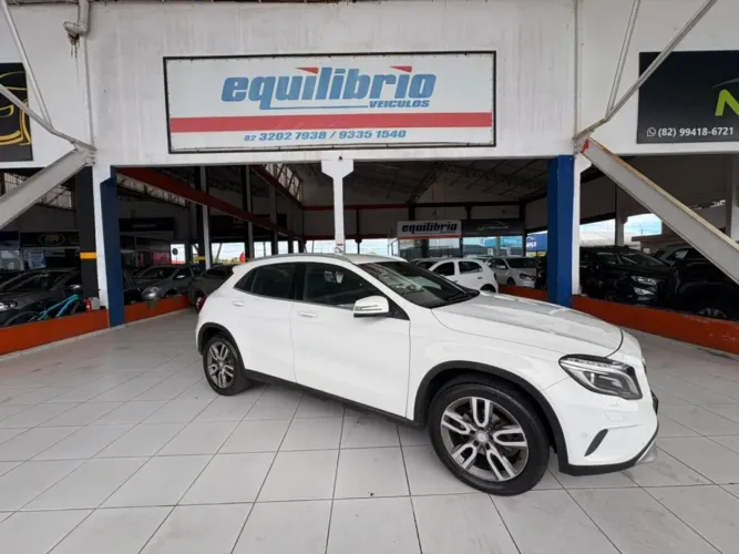 Mercedes-Benz GLA 200 Adv. 1.6/1.6 TB 16V Flex Aut. 2016