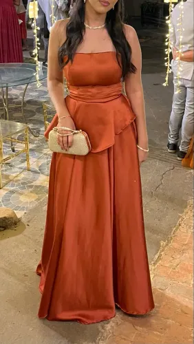 ? Vestido de Festa Longo Terracota - Elegância e Sofisticação