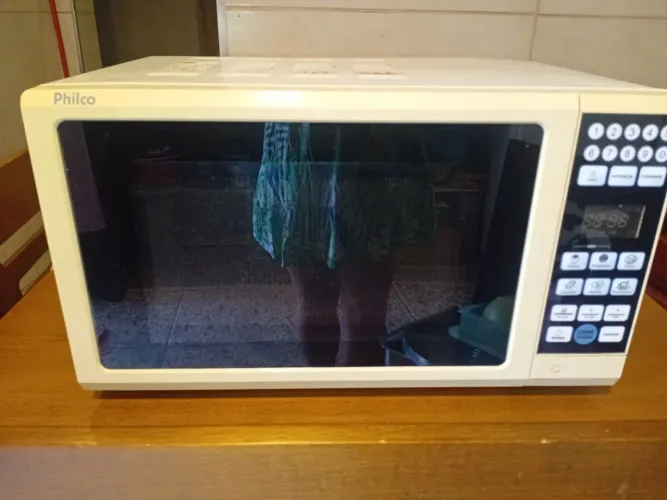 MICRO-ONDAS PHILCO 18 LITROS FUNCIONANDO PERFEITAMENTE.