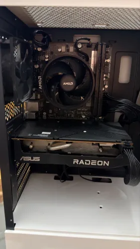 Pc gamer Ryzen 7 5700x + rx7600 8gb