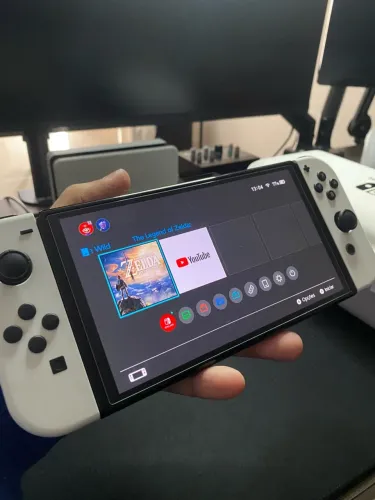 NINTENDO SWITCH OLED + PRO CONTROLLER NOVO + ZELDA Breath of the Wild