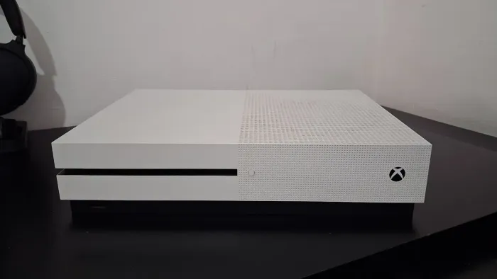 Xbox one s 1TB, 2 controles
