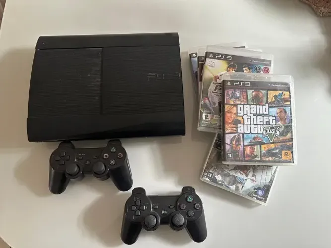 PS3 Super Slim Desbloqueado 160GB + 2 controles