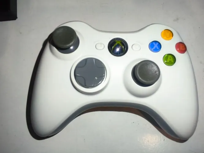 Controle Xbox 360 Original Branco muito conservado e funcionando tudo perfeitamente