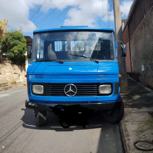 MBB 608D Azul carroceria