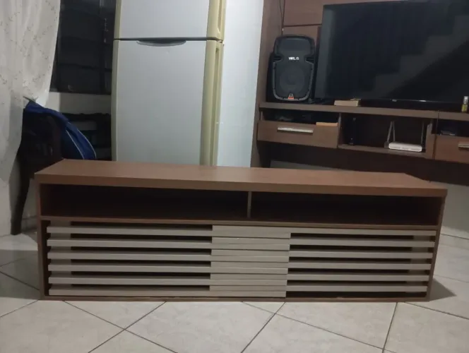 Vendo Rack 1,83 Comprimento 0,39 largura 0,56 altura tenho vídeo dele