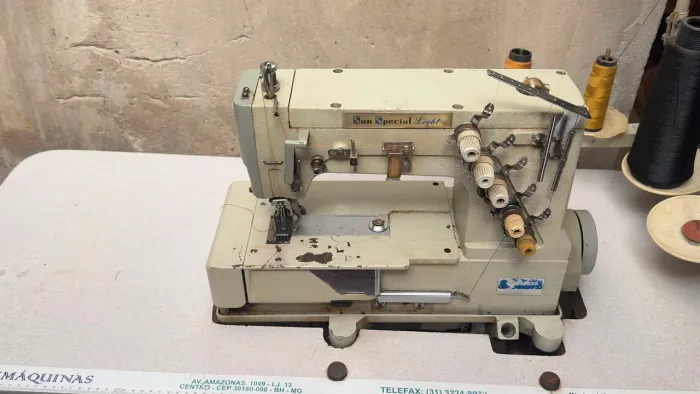 Máquina de Costura Industrial Galoneira 5 fios motor silencioso