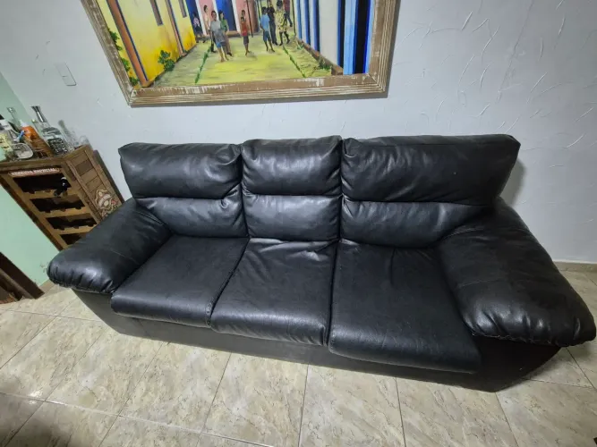 Sofá de couro preto 