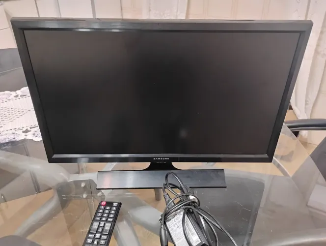  Monitor Samsung de 24 polegadas com defeito