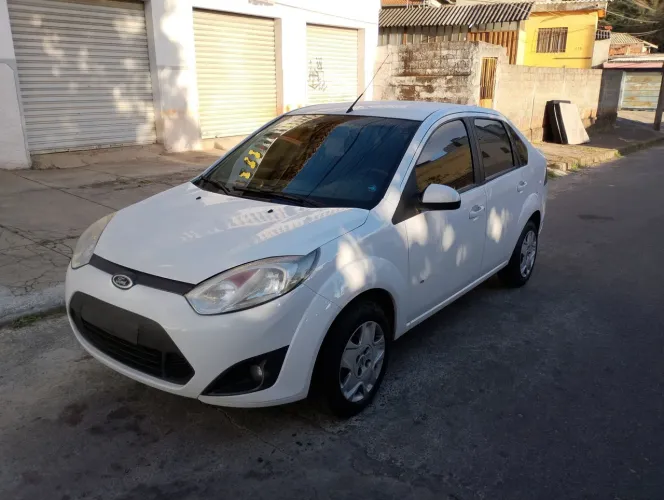 Ford Fiesta Sedan SE 1.6 8V Flex 4P 2014
