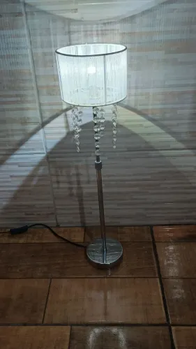 Luminária cromada alta de mesa 61 cm de altura