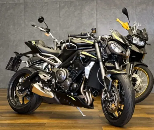 TRIUMPH STREET TRIPLE 765 RS 2021/2022