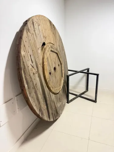 Mesa rústica artesanal, carretel de madeira 