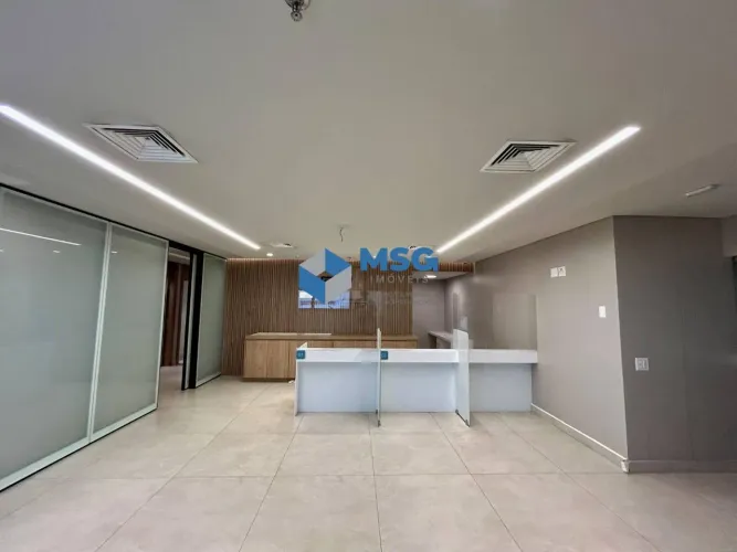 Andar Comercial 281m² com 11 Salas e 6 Vagas Próximo ao Metrô Vergueiro