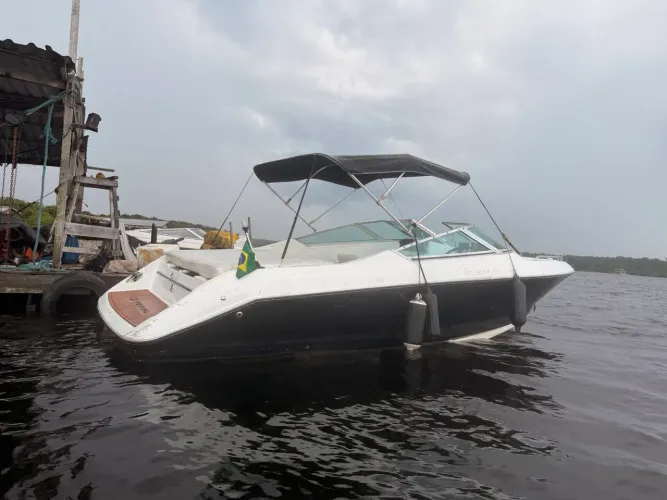 Lancha Regal ano 2024 com Carreta