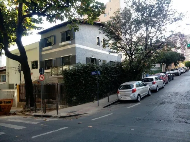 Kitnet sem condomínio atrás da prudente de Moraes na altura do Carrefour supermercado