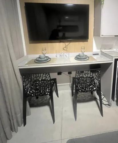 Mesa com duas cadeiras