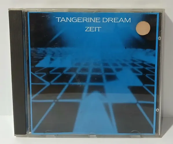 CD do álbum Zeit da banda alemã de música eletrônica Tangerine Dream