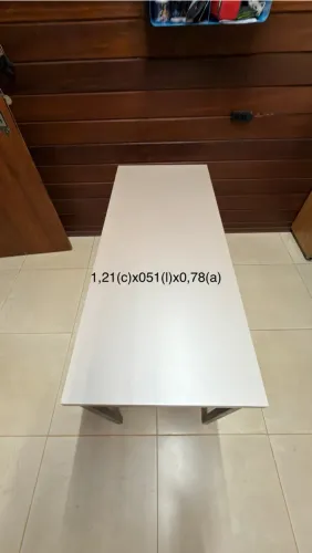 Mesa de escritorio em madeira estrutura de ferro