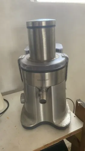 centrífuga de suco Kenwood Excel JE850 em aço inoxidável.