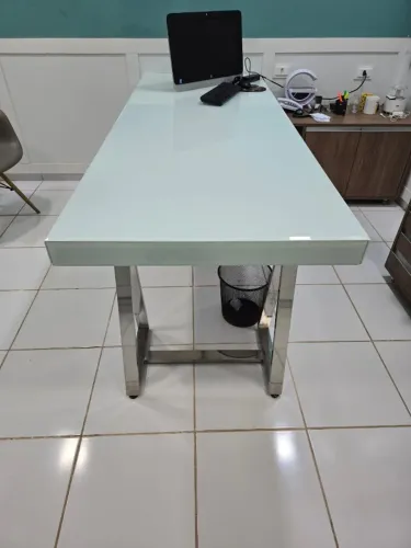 Mesa Escritório Premium 0,80m X 2,10m com Vidro e Estrutura Cromada