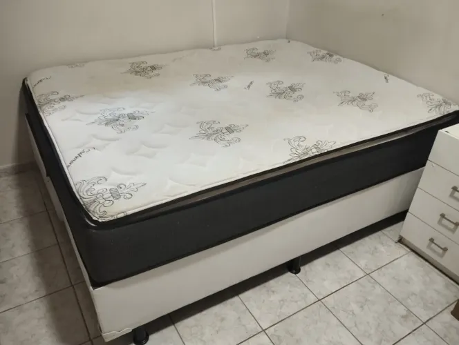 Cama box completa queen.