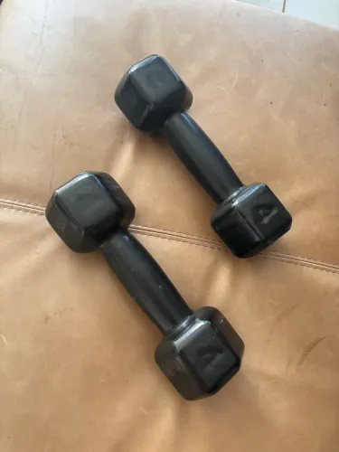 HALTERES DE 4 quilos (PAR) por APENAS 98,00 REAIS 
