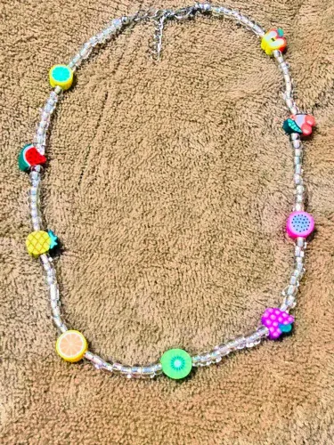 Colar de miçangas transparente com frutas fecho ajustável