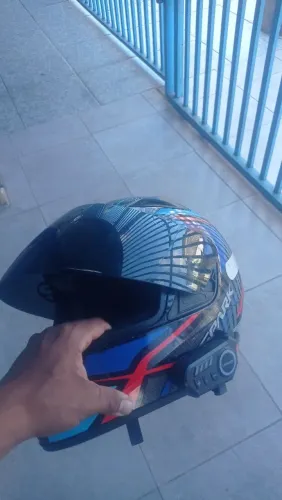 Capacete com Fone!