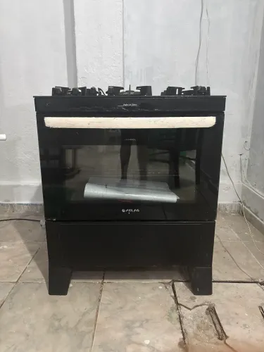 Fogão 5 bocas  forno pega direitinho tudo direitinho 