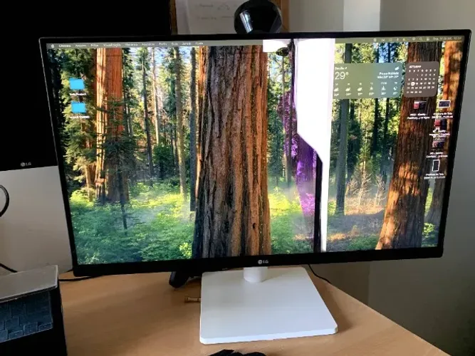 LG UltraFine 27US500-W 27 4K IPS  tela danificada - completo