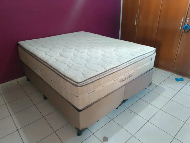 Cama box Queen size com colchão sleep Max