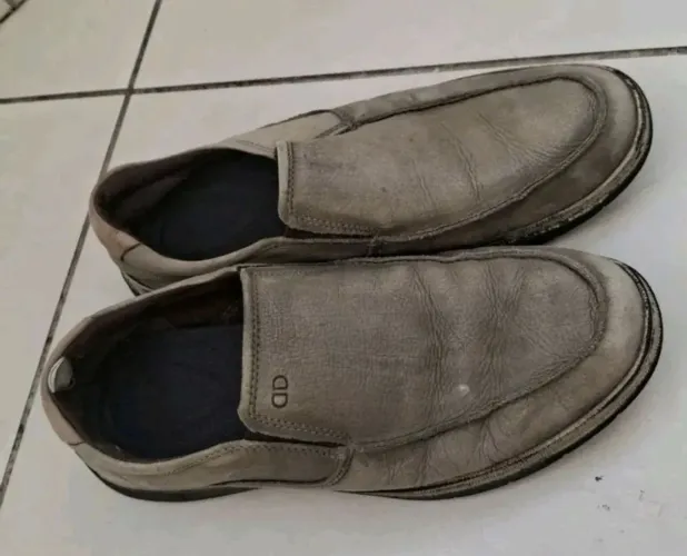 par de sapatos masculinos democratas número 42